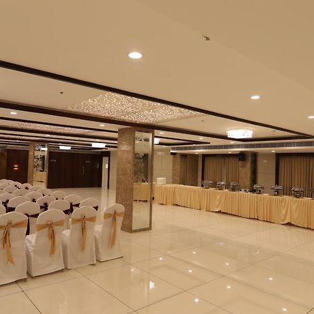 Sri Sri Sri Hotel Khammam Dış mekan fotoğraf