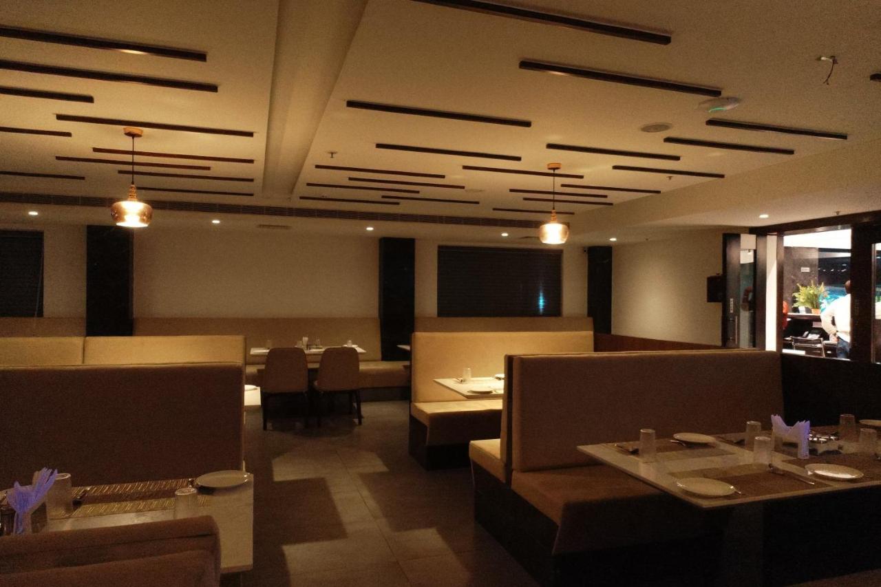 Sri Sri Sri Hotel Khammam Dış mekan fotoğraf