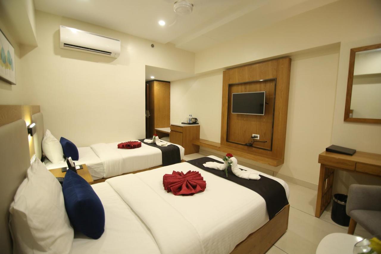 Sri Sri Sri Hotel Khammam Dış mekan fotoğraf
