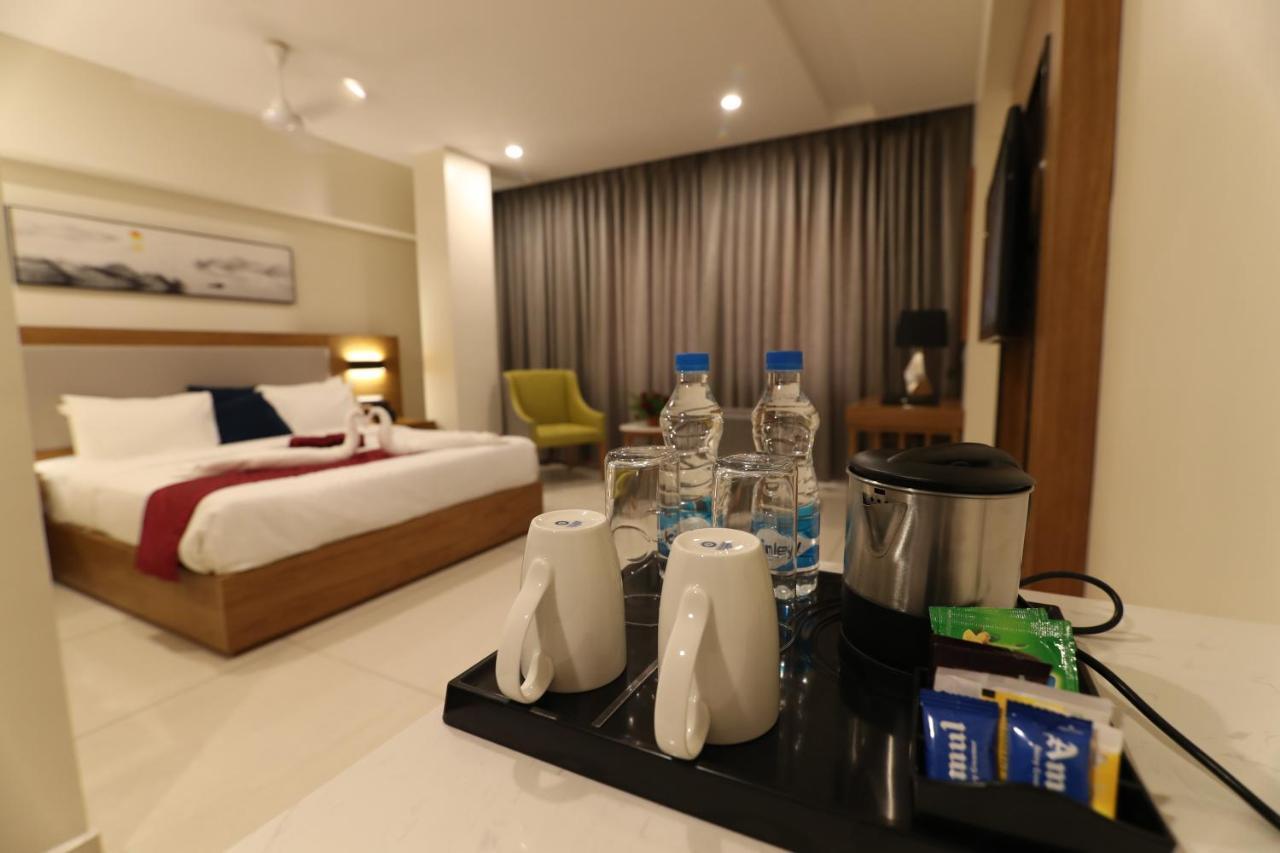 Sri Sri Sri Hotel Khammam Dış mekan fotoğraf