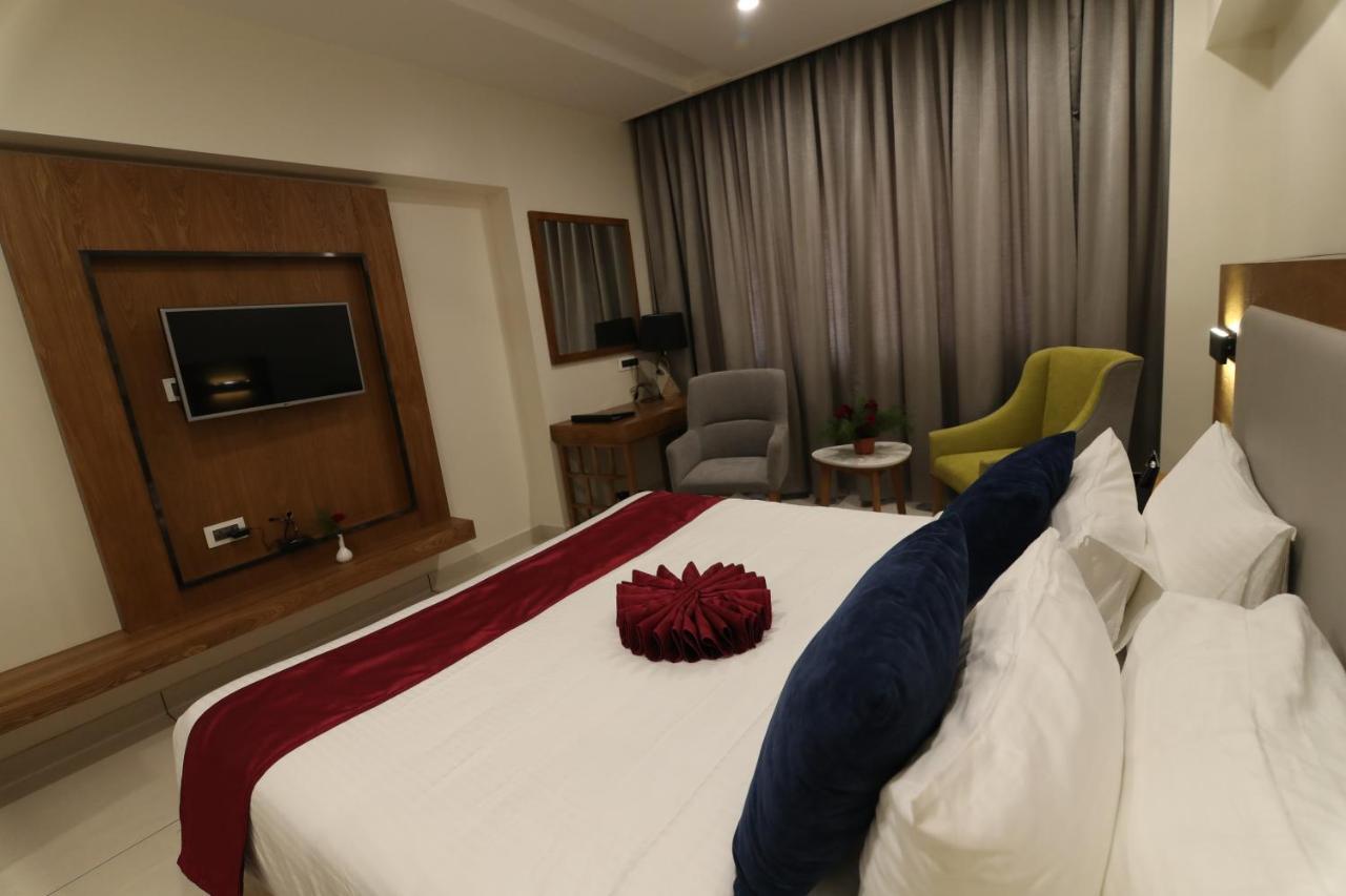 Sri Sri Sri Hotel Khammam Dış mekan fotoğraf