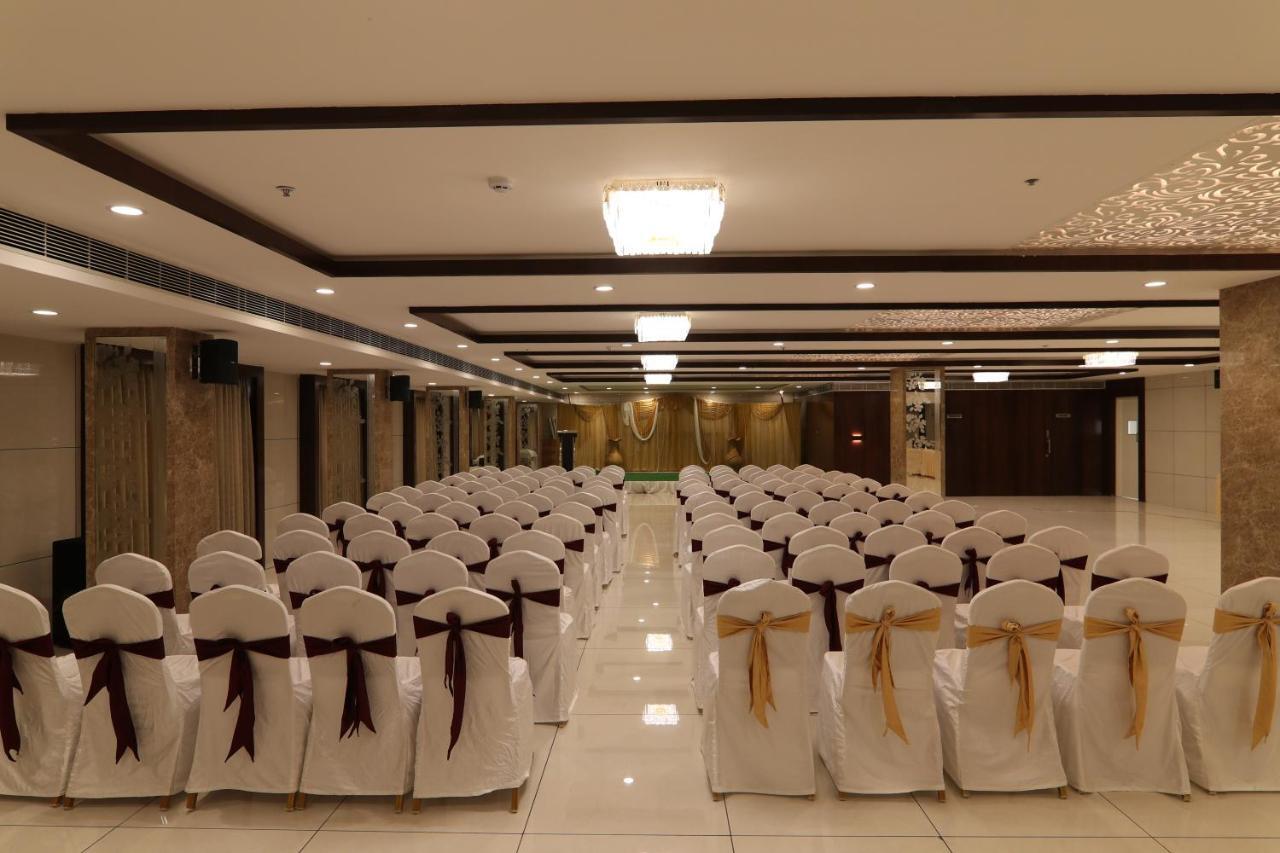 Sri Sri Sri Hotel Khammam Dış mekan fotoğraf