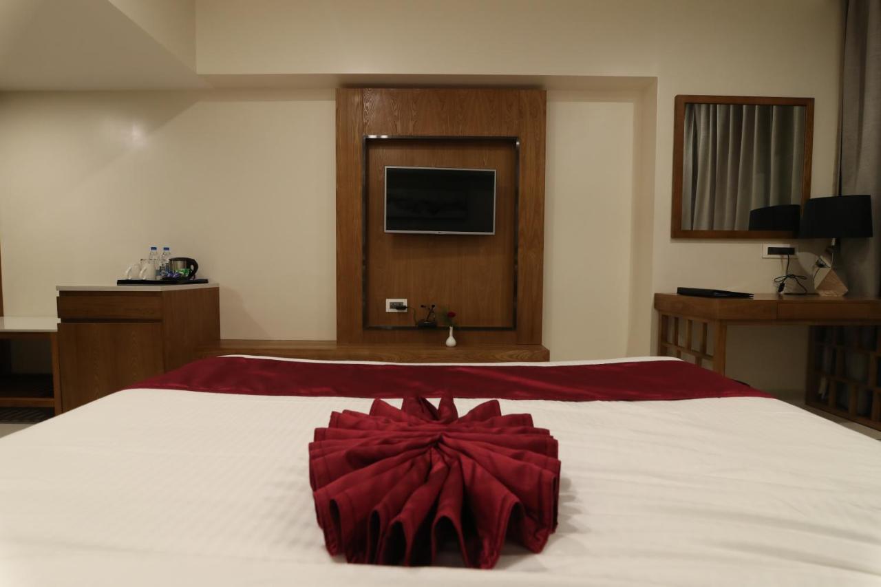 Sri Sri Sri Hotel Khammam Dış mekan fotoğraf