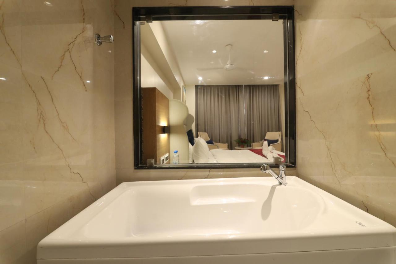 Sri Sri Sri Hotel Khammam Dış mekan fotoğraf