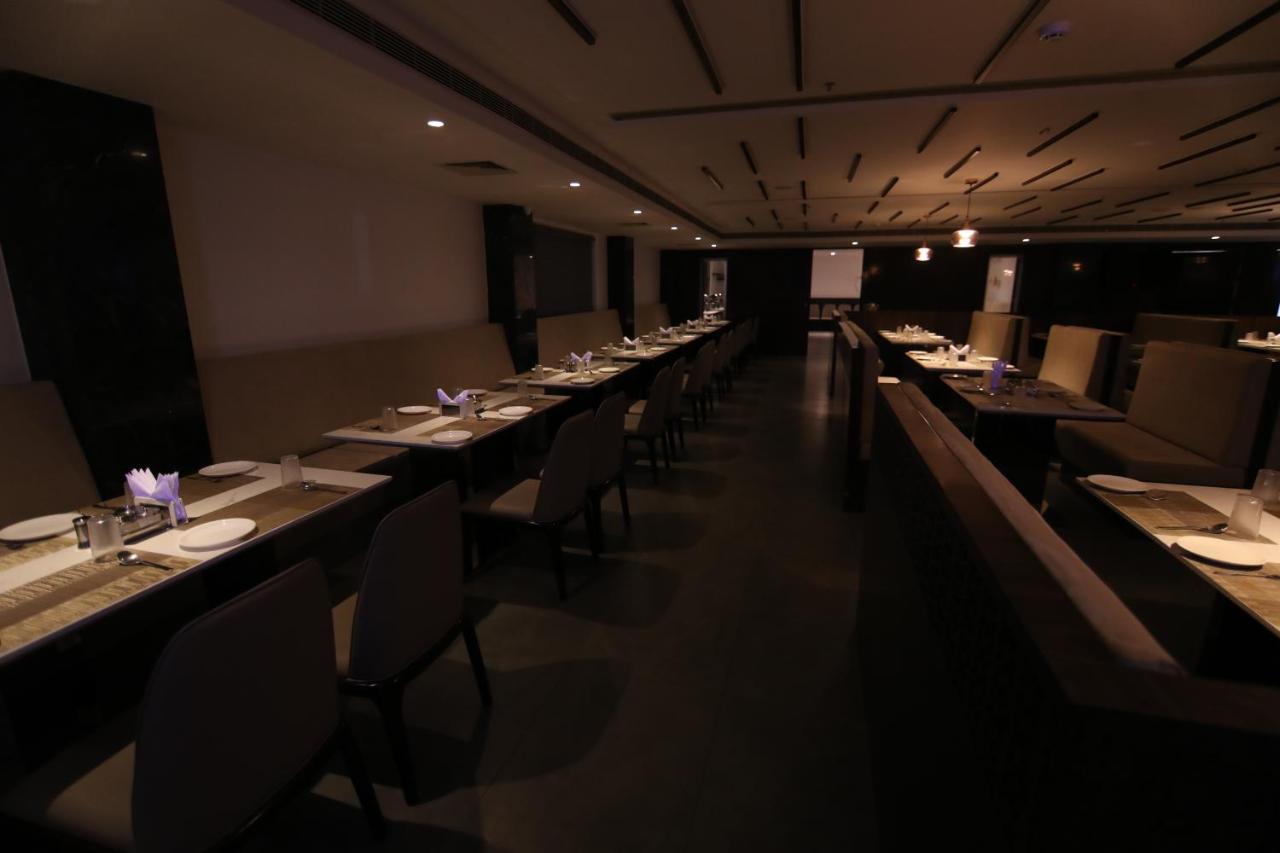 Sri Sri Sri Hotel Khammam Dış mekan fotoğraf