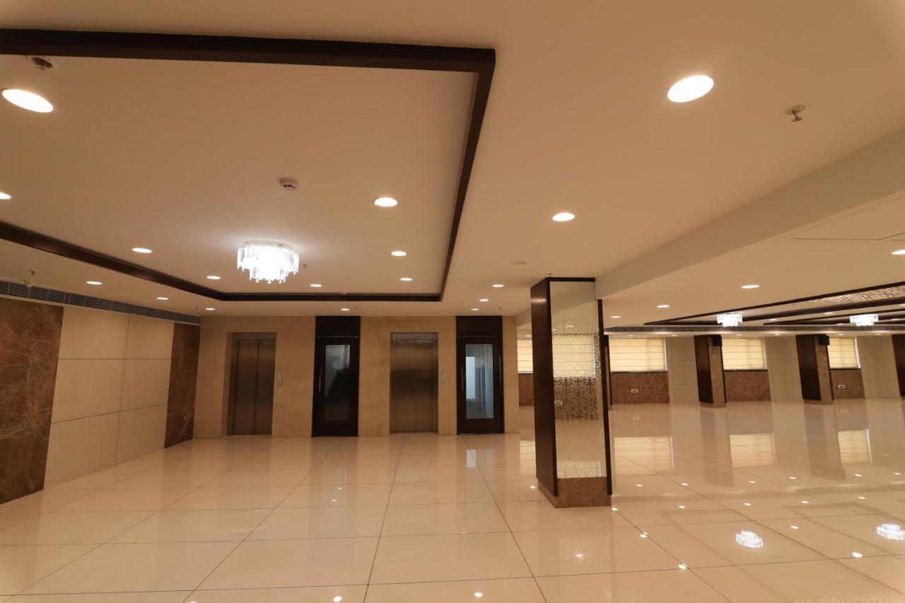 Sri Sri Sri Hotel Khammam Dış mekan fotoğraf