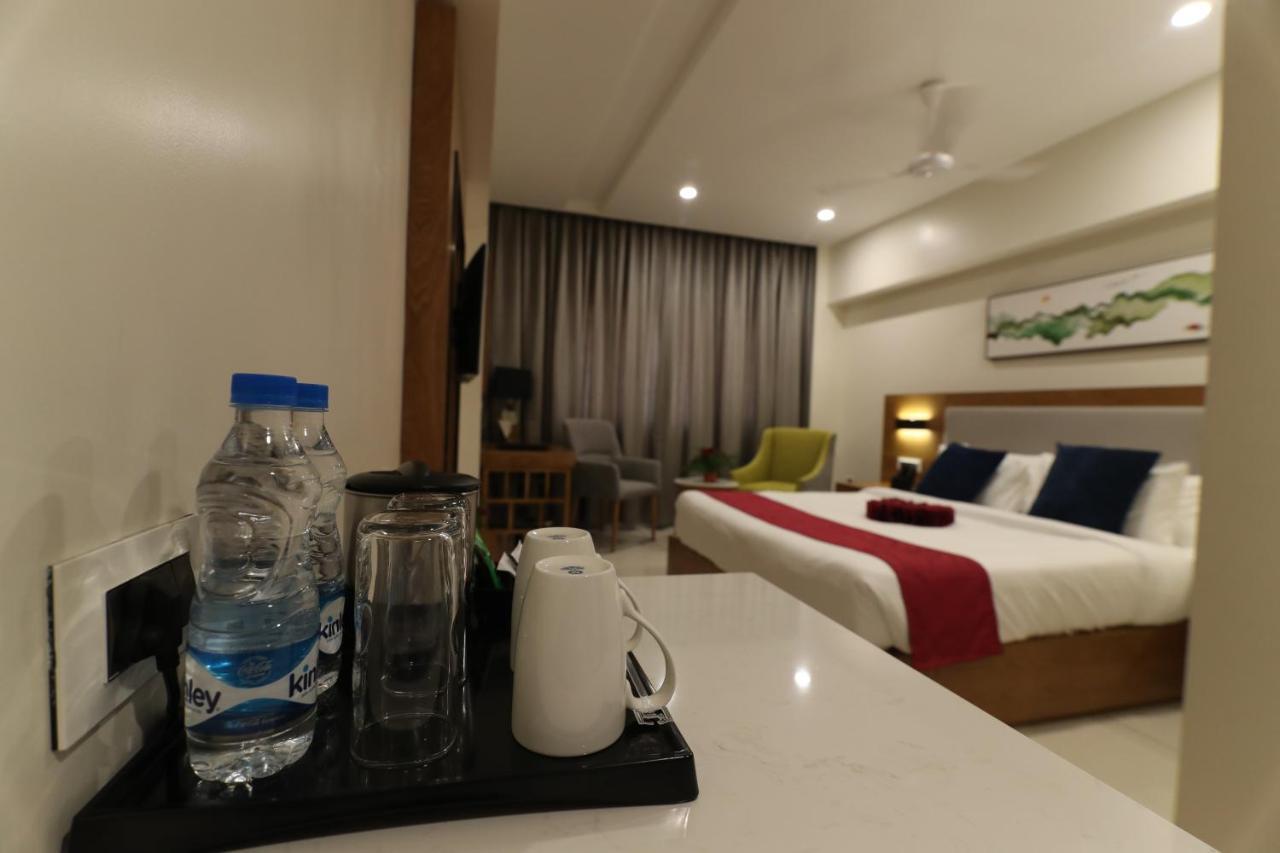Sri Sri Sri Hotel Khammam Dış mekan fotoğraf