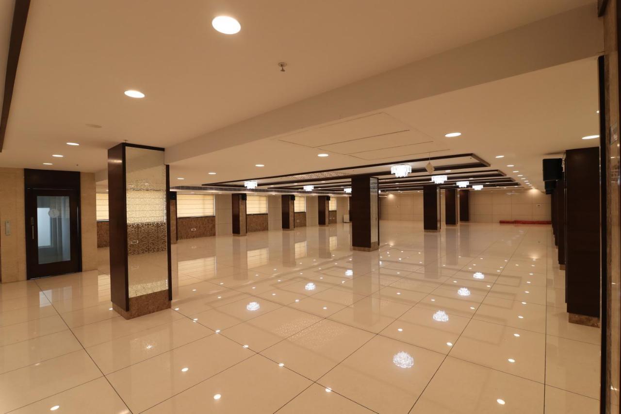 Sri Sri Sri Hotel Khammam Dış mekan fotoğraf
