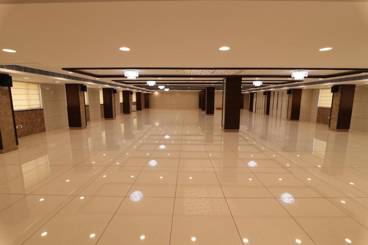 Sri Sri Sri Hotel Khammam Dış mekan fotoğraf