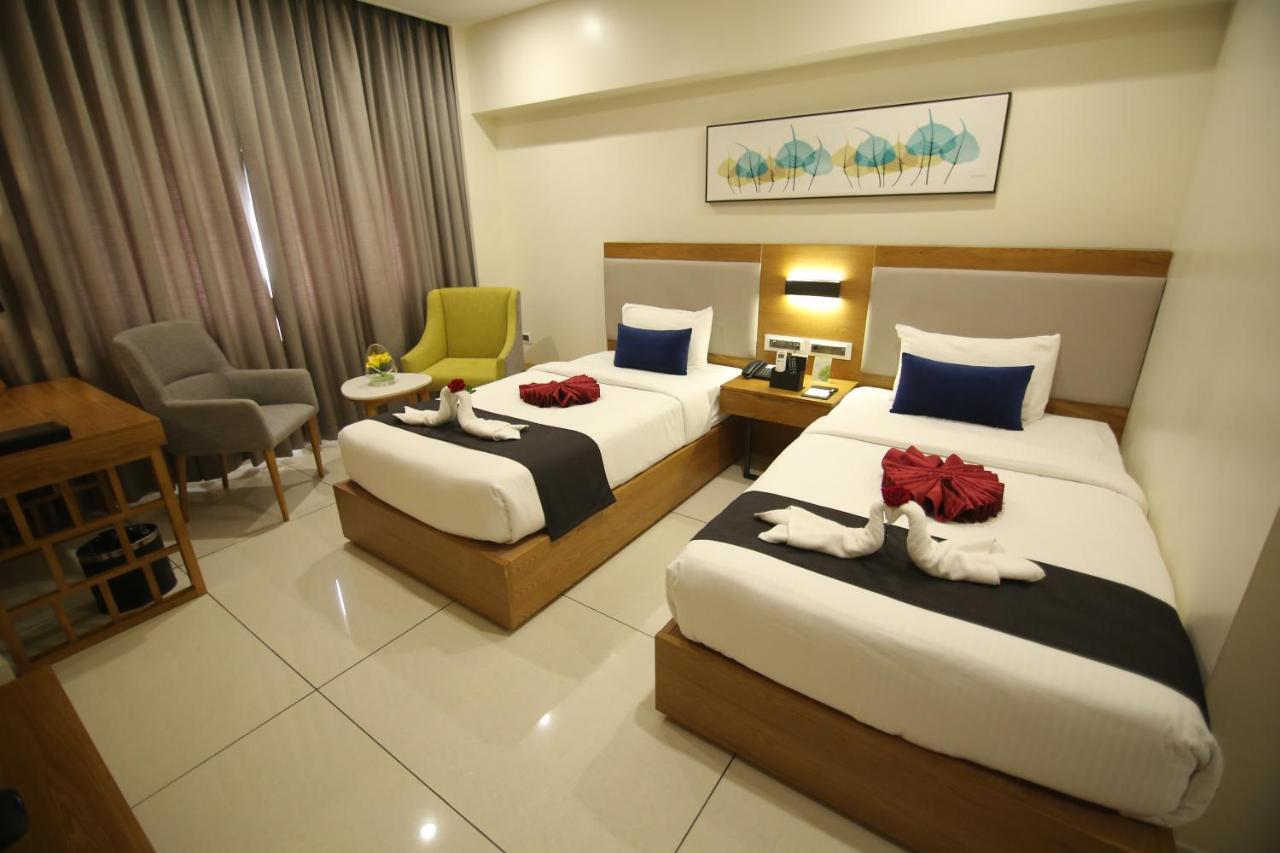 Sri Sri Sri Hotel Khammam Dış mekan fotoğraf