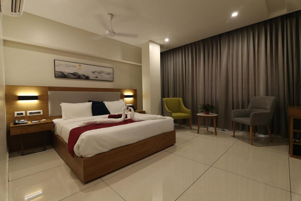 Sri Sri Sri Hotel Khammam Dış mekan fotoğraf