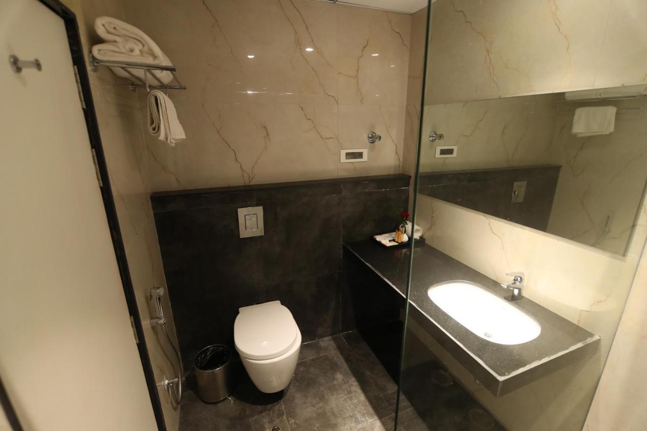 Sri Sri Sri Hotel Khammam Dış mekan fotoğraf