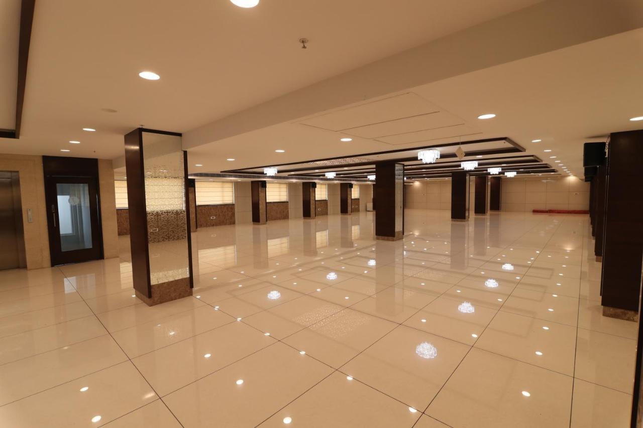 Sri Sri Sri Hotel Khammam Dış mekan fotoğraf